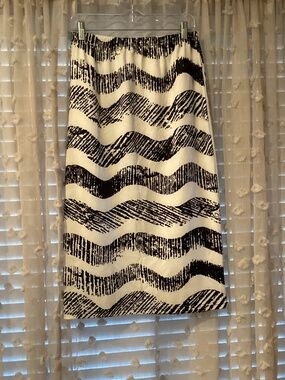 NUGGLES Women’s Medium Black & White Classic Skirt